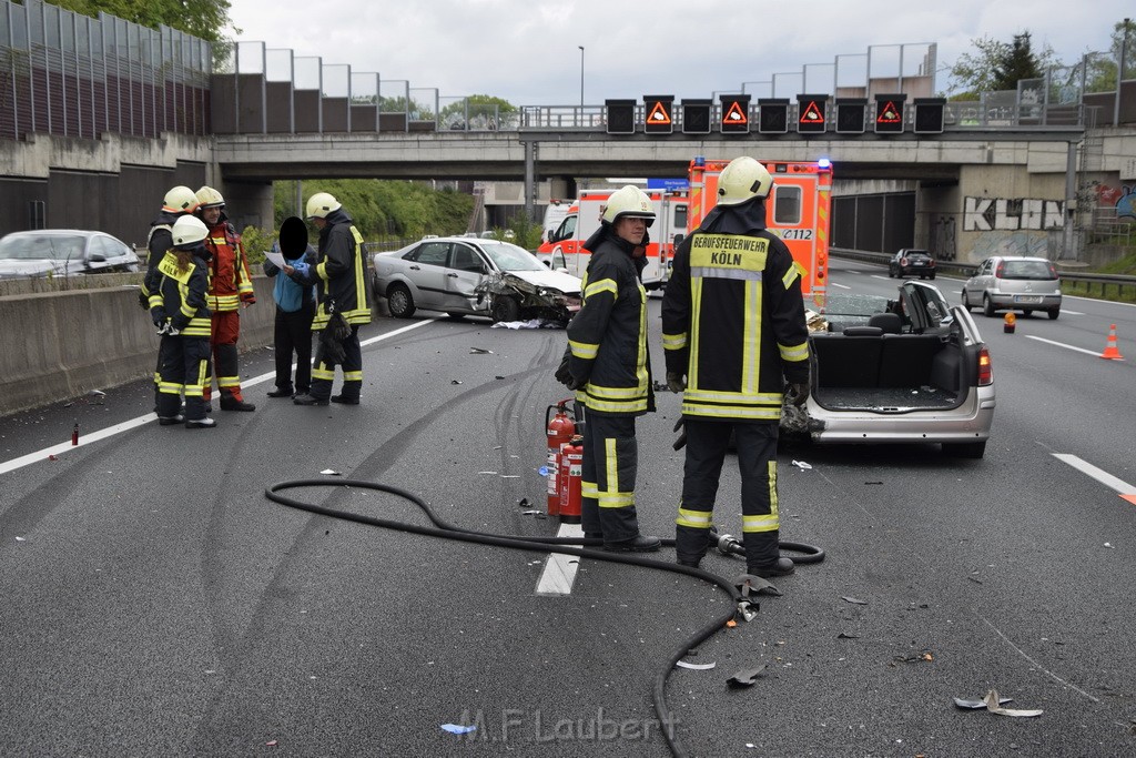 VU Auffahrunfall A 3 Rich Oberhausen kurz vor AS Koeln Dellbrueck P068.JPG - Miklos Laubert